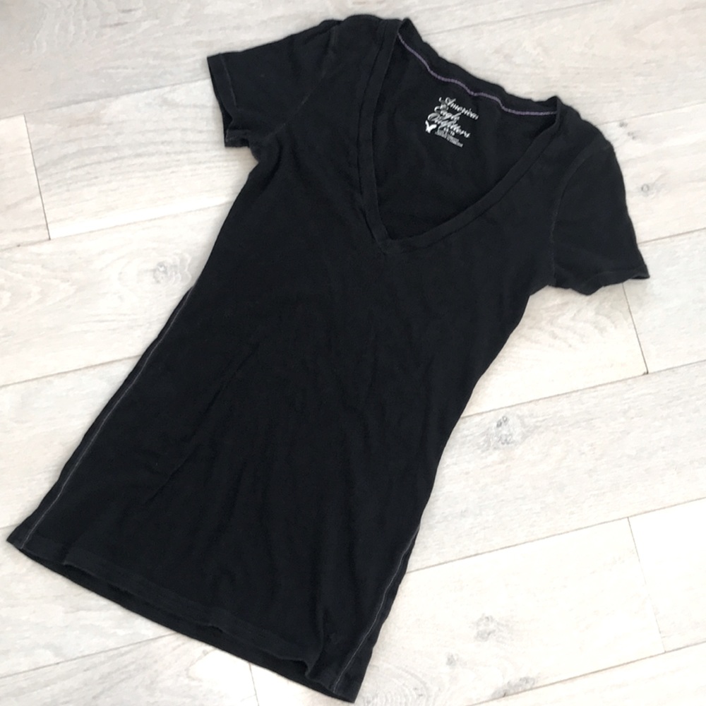 American Eagle V-neck short sleeve top